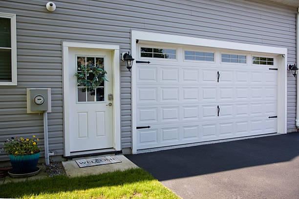 24/7 Emergency Garage Door Panel Replacement experts in Jamestown, KY